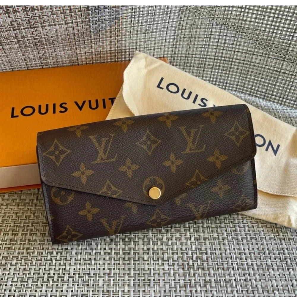 LOUIS VUITTON Monogram Sarah Long
Wallet M60531